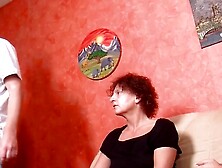 2 housewives fucked off their debts at the 3er