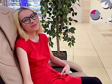 Дал курве отсосать и потом выебал