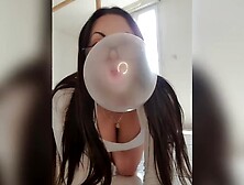 Bubblegum Fetish Chewing-gum With A Secretary