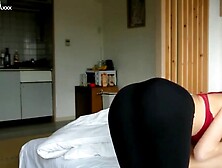 KITTEN INRYCHEN EINEN SCHWARZEN PERFECTEN SCHEDEL