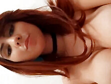 Ruivinha peituda mostrando a xerequinha deliciosa no vídeo nudes