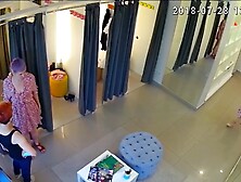 Real Store Cams Catching Women Changing