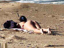Publico Safada se masturbando na praia,  Beach masturbation public flash caught on tape micro bikini