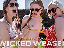 Wicked Weasel Shower - Realbikinigirls