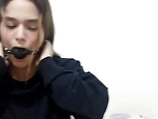 mi hermanastra esta aburrida y juego con ella hasta follarmela (parte one)