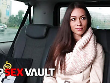 Beauty Arwen Gold Squirts Hard In The Backseat