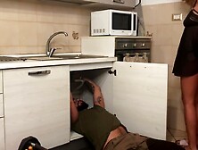 L’idraulico mi stura tutti i buchi - (dialoghi in italiano )