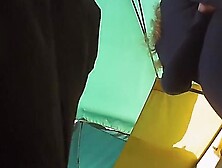 Hot details of the fat booty chick delicious up skirt B133