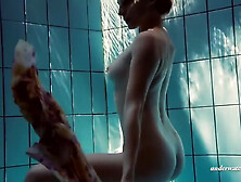 Sexy Hottie Lera Swims Nude For You Guys