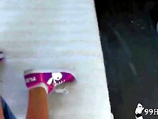 Sex im Auto mit einer blonden Frau mit einem groben Arsch