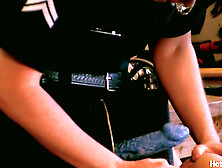 A marota Jenna Sativa recebe a Lily Cade com uma cinta