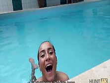 Hunt4K.  Hottie Möchte Spaß Im Pool Haben,  Warum Also Besitzer Gefällt