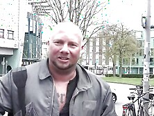 Deutsche Nutte wird auf der couch gefickt