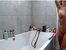 danse et godage sous la douche