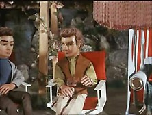 16 Thunderbirds - Vault Of Death 1. Flv