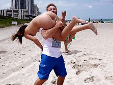 Shameless backseat 3some