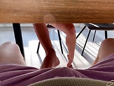 Сексапильная сводная сестра залезла под стол отсосала и трахнула меня