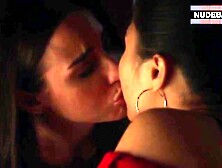 Allison Scagliotti Kissing – Stitchers