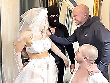 Muzh Kukold Smotrit Kak Kollektor Trahaut Nevestu Za Dolgi