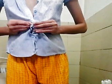 Indian teen girl – showing herself nude in washroom