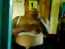 Gordita Amateur Sin Complejos Se Desnuda