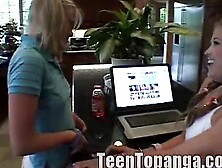 Teen Topanga fa visita alla sua amica lesbica Little Summer