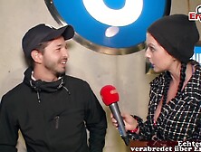 Deutsche Strabenumfrage: Moderatorin Fickt Passanten