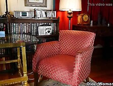 Mamma looks so hawt in her stockings