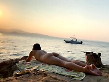 I asked a stranger to put me some sunscreen on a nudist beach