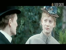 Mia Wasikowska In Albert Nobbs (2011)