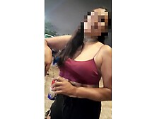 ¡Chica caliente en la calle después de la fiesta! No aguante ni three minutos cuando abrió las piernas.