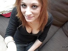 Hunt4K.  Das Kokette Cute Girl Jenifer Red Mit Dem Schönen Piercing