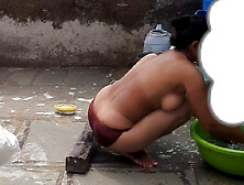 Stepsister is seen taking a bath in a hidden camera in a desi bathroom, sister taking a bath in a room in the open courtyard
