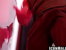 Hunk Manuel Skye face fucks muscle Raj through the gloryhole