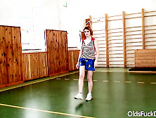 Olds Fuck Dolls - Old gym master Karl Fucker bangs 18-year-old student in the gym