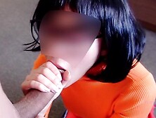 Velma tira sus anteojos por accidente y tiene un descuido,  velma chupando una gran verga y penetrada