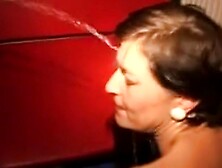 Reife Deutsche Frau hat Gangbang im Kino