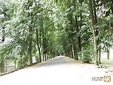 HUNT4K. La Bella Mora Liliane Succhia Il Cazzo Degli