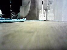 Spy Cam filmt gute Bekannte beim pissen