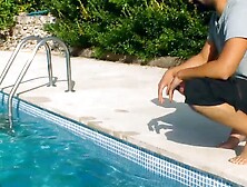 Amateur Women Loves Sex Inside The Pool