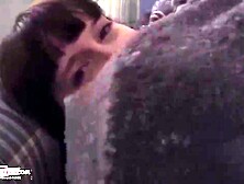 Mein Stiefsohn waermt meine Muschi fuer seinen Vater auf