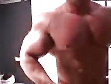 Hot Bodybuilder Showing Off On Video