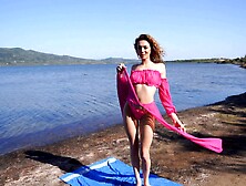 Skinny latina Isabella De Laa enjoys sex on the beach