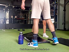 invito al gimnasio a mi compañera de cuarto y la follo en la ducha