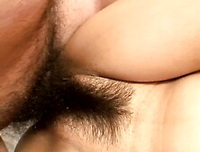 Uma putaria bem gostosa para essa xereca cabeludinha