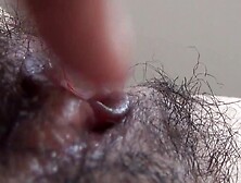 クリトリスの山。糸引きマン汁ぺちゃぺちゃしながらイっちゃって、おまんこヒクヒク。自分のマン汁を舐める私・・・