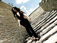 Such a charming chick with a huge behind and titties like Alisha is