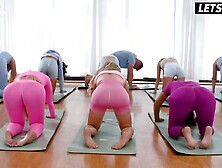 Soak Wild 3 Sassy Lesbians Squeeze Out a Wild fake-dick Group Sex