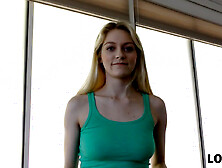 Agent Horny Demande Jolie Client Pour Satisfaire Ses Besoins Sales