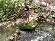 Me masturbo mientras chica hispanic desconocida me observa y termino follandola duro hasta chorrear